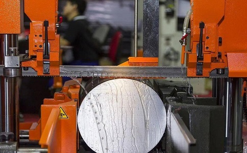 祁阳立式金属带锯床切削出现跑带故障解决方法！